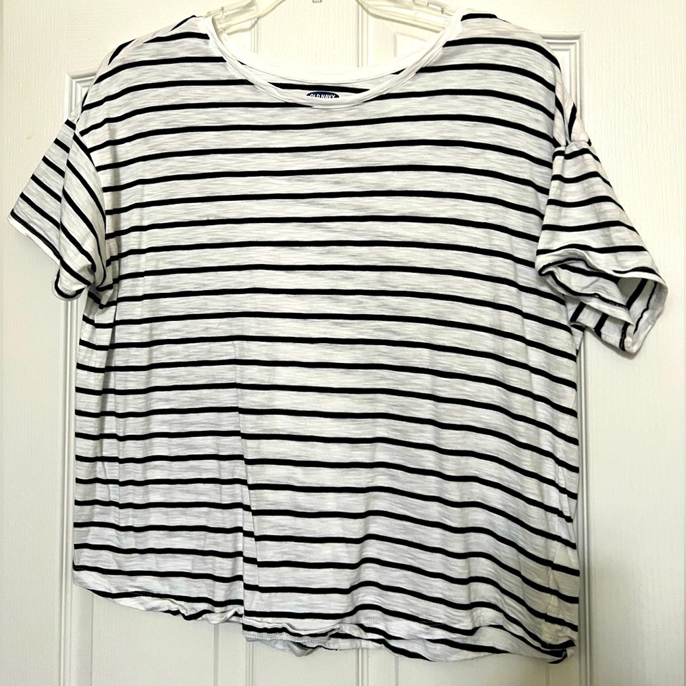 Old Navy! Great condition tee!